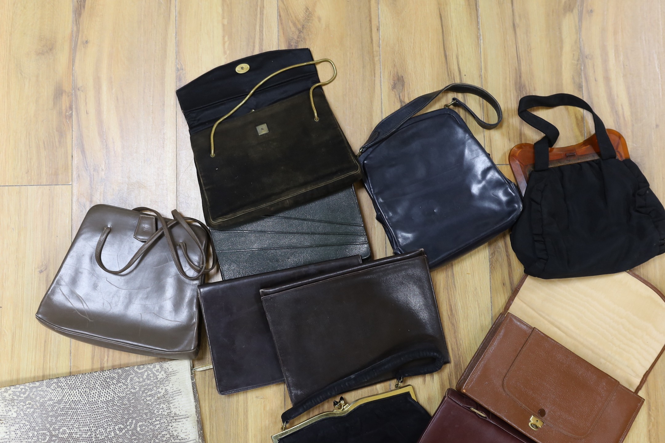 A collection of 1930’-late 40’s leather and snakeskin ladies handbags and clutch bags (11)